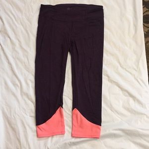 Gap-fit workout capri leggings, size medium